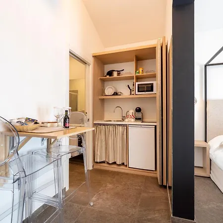 Apartahotel La Dimora Di Cornelia 4*