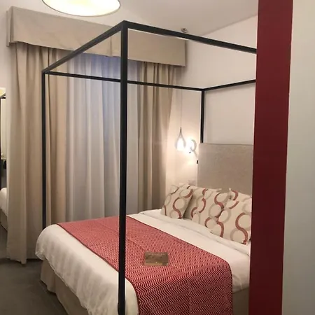 La Dimora Di Cornelia Ξενοδοχείο με διαμερίσματα 4*