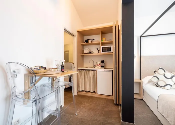 Ξενοδοχείο με διαμερίσματα La Dimora Di Cornelia 4*