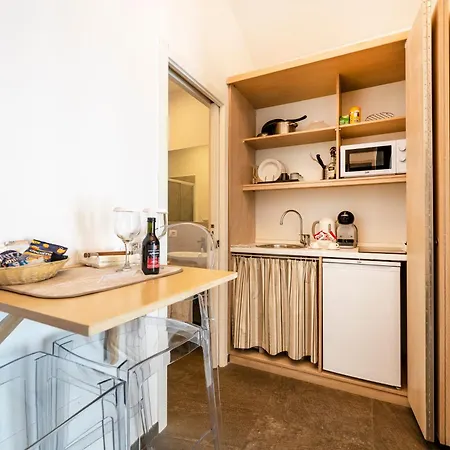 Aparthotel La Dimora Di Cornelia 4*